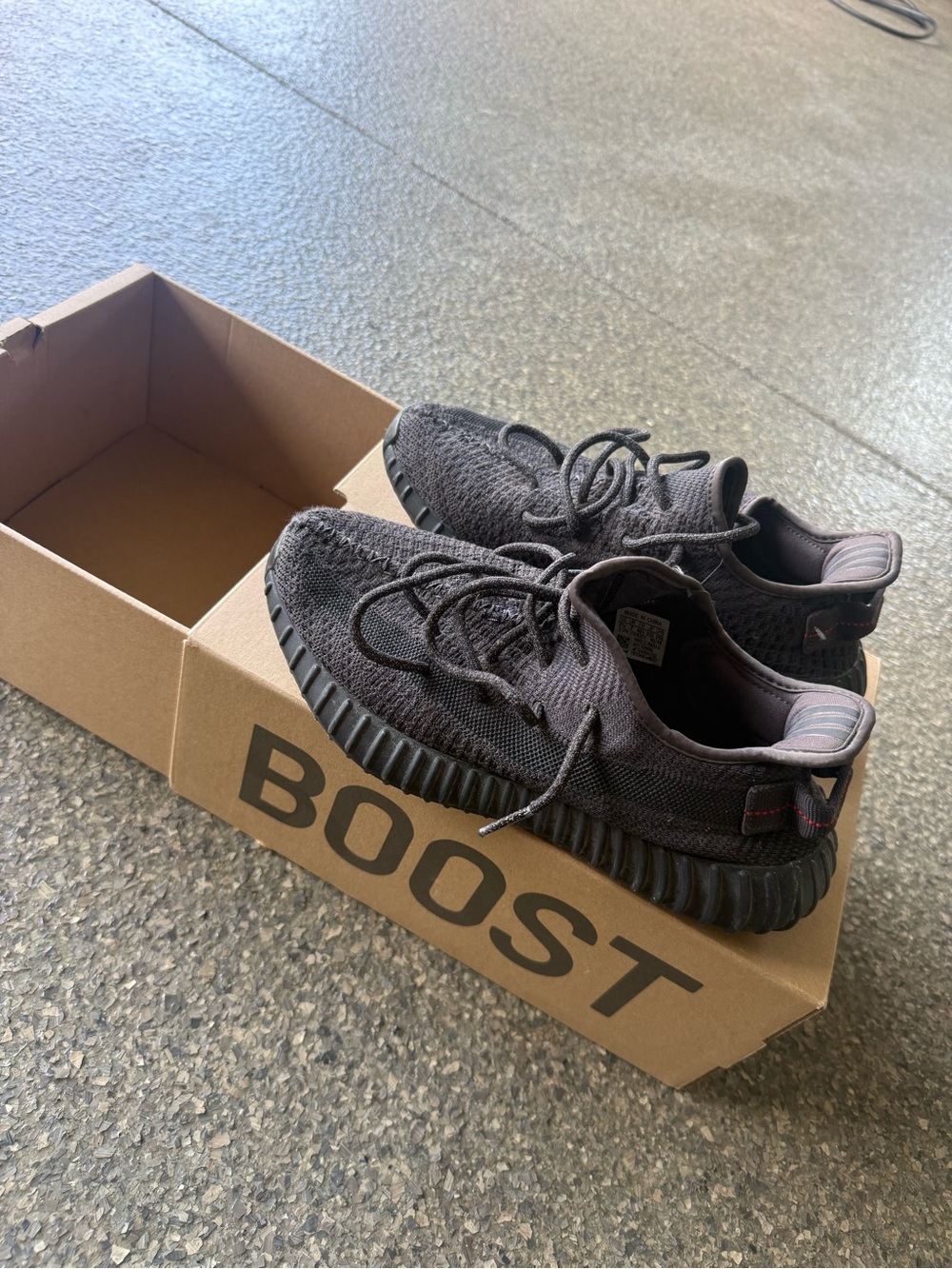 Original adidas Yeezy Boost 350 V2 box shown.